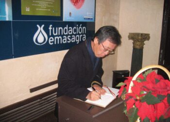 El embajador japonés visita la Fundación Emasagra