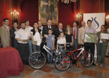 Premios para los escolares por sus escritos y dibujos sobre el agua