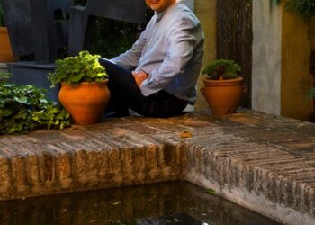 ENTREVISTA A FRANCISCO ACUYO DONAIRE, POÉTA Y ASTRÓNOMO. “En Granada, el agua es una fuente de inspiración poética inagotable”